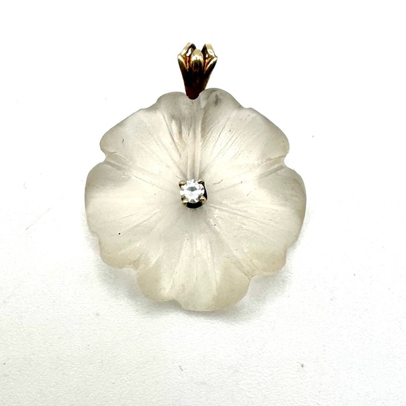 14K Yellow Gold Diamond And Carved Frosted Quartz Flower Pendant Charm - Picture 1 of 3
